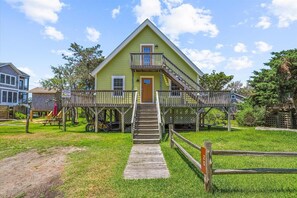Exterior - Teacher's Lair: Beautiful waterfront home on a canal in Oyster Creek (Ocracoke)