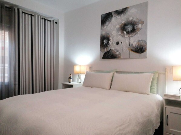 3 slaapkamers, een strijkplank/strijkijzer, wifi, beddengoed