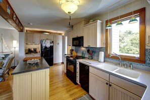 ثلاجة، ميكروويف، فرن، موقد طهي مسطح