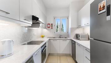 Apartment, 2 Bedrooms | Private kitchen | Full-size fridge, microwave, oven, stovetop