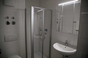 Handtücher, Seife, Toilettenpapier