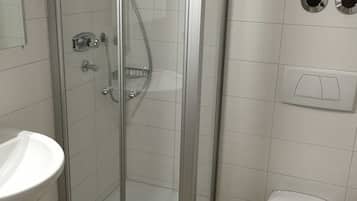 Dusche, Handtücher, Seife, Toilettenpapier