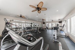 Fitness facility - 4 Bedroom Cottage in Pointe West, Galveston. 2 Resort Pools. No cars on beach (Galveston)
