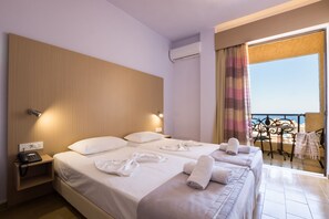 Caixa forta a l'habitació, decoració individual i mobiliari individual 