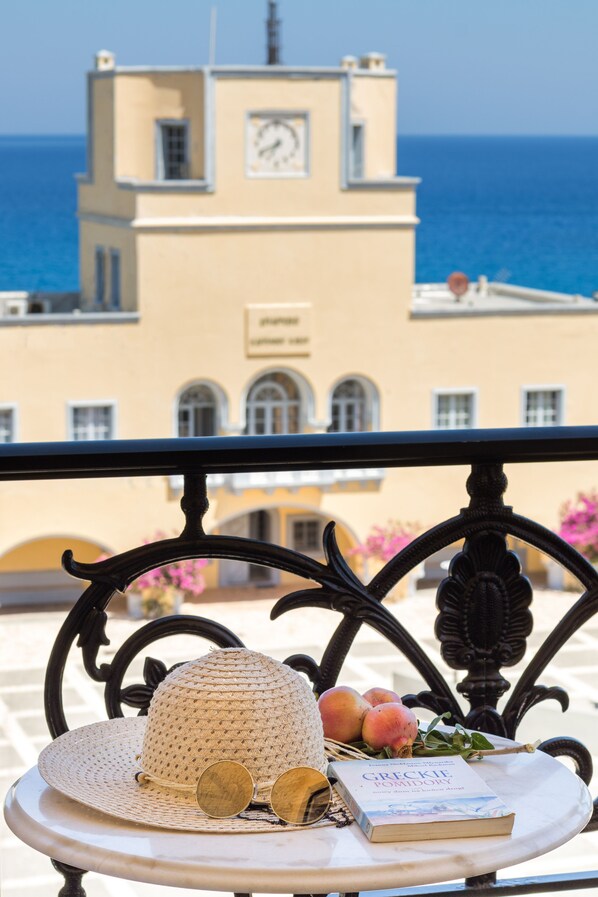 Brankas dan didekorasi berbeda-beda