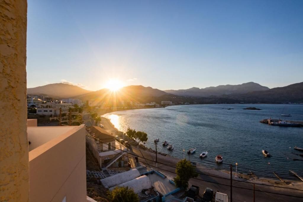 Family Quadruple Sea View | Een kluis op de kamer, individueel gedecoreerd, individueel gemeubileerd