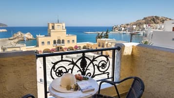 Family Quadruple Sea View | In-room safe, individually decorated, individually furnished, desk