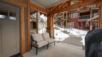 Condo, 2 Bedrooms | Property grounds