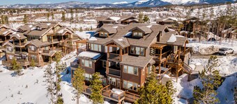 Cozens Pointe E 102 2 Bedroom Condo by RedAwning