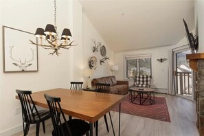 Condo, 1 Bedroom | Living area