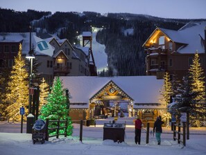 Exterior - Full Renovated 1br -walk To Gondola & Kids Ski Free 1 Bedroom Condo by RedAwning (Keystone)