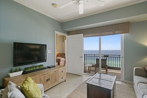 Condo, 2 Bedrooms | Living room