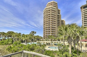 Condo, 2 Bedrooms | Exterior