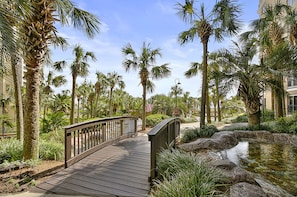 Condo, 2 Bedrooms | Property grounds