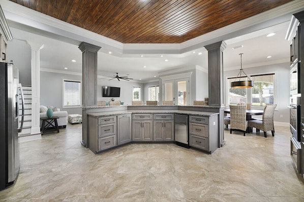 Huis, 6 slaapkamers | Privékeuken | Een magnetron, een oven