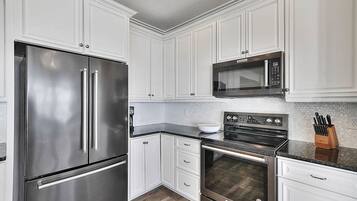 House, Multiple Beds | Private kitchen | Microwave, dishwasher, coffee/tea maker, blender