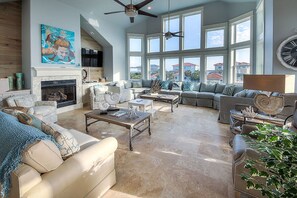 Casa, 6 camere da letto | Soggiorno | TV a schermo piatto, caminetto, lettore DVD