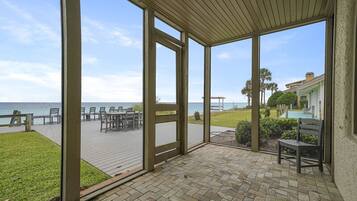 House, 5 Bedrooms | Balcony