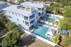 Maison, plusieurs lits | Piscine