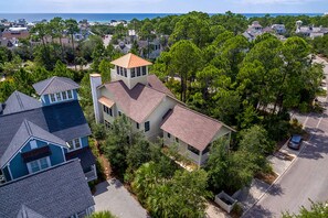 House, 6 Bedrooms | Exterior