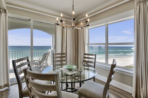 Condo, 4 Bedrooms | Private kitchen | Microwave