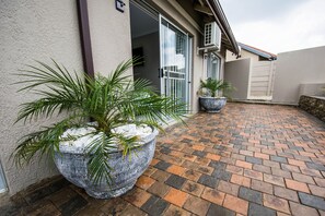 Appartement Standard, 1 grand lit, vue jardin, rez-de-chaussée (2 Adults) | Terrasse/Patio