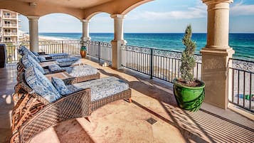 Casa, varias camas | Balcón