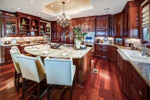 Maison, plusieurs lits | Cuisine privée