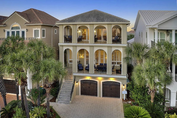 House, 5 Bedrooms | Exterior