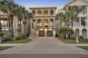 House, 5 Bedrooms | Exterior