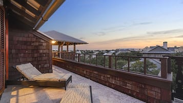 Casa, 5 habitaciones | Balcón