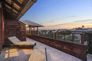 Casa, 5 habitaciones | Balcón