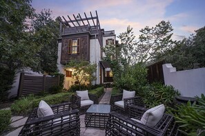 House, 5 Bedrooms | Exterior