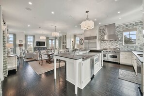 Casa, 5 habitaciones | Cocina privada | Frigobar, microondas, horno y lavavajillas 