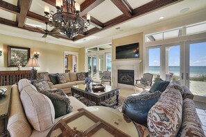 Living room - Verona by Five Star Properties (Miramar Beach)