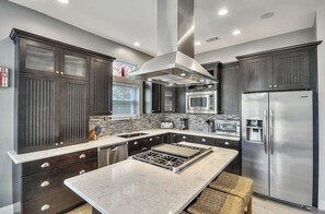 House, 6 Bedrooms | Private kitchen | Microwave, oven - Slainte by Five Star Properties (Santa Rosa Beach)