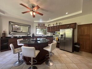 Fridge, microwave, oven, stovetop - Stylish Sol & Arena + Pool Table + Private Jacuzzi + GAS BBQ + Pet Friendly (Playa Hermosa Garabito Jaco)