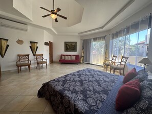 3 bedrooms, desk, iron/ironing board, travel crib - Stylish Sol & Arena + Pool Table + Private Jacuzzi + GAS BBQ + Pet Friendly (Playa Hermosa Garabito Jaco)