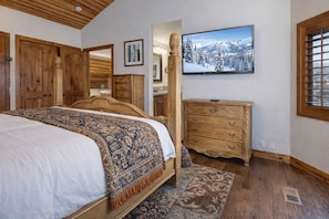 Condo, 3 Bedrooms | 3 bedrooms, laptop workspace, iron/ironing board, free WiFi