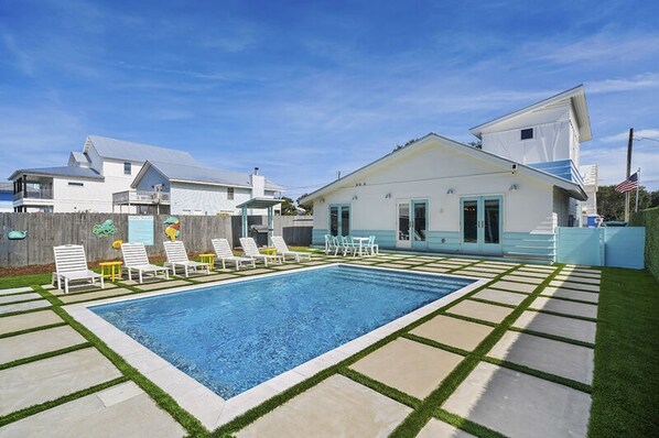 House, 4 Bedrooms | Pool