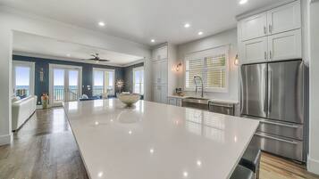 House, Multiple Beds | Private kitchen | Full-size fridge, microwave, oven, freezer