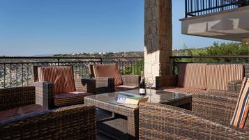 Villa | Terrace/patio