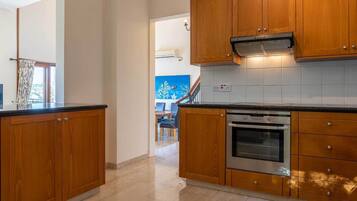 Villa | Private kitchen | Full-size fridge, microwave, oven, stovetop