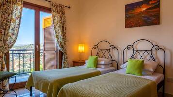 Villa | 4 bedrooms, iron/ironing board, cribs/infant beds, free WiFi