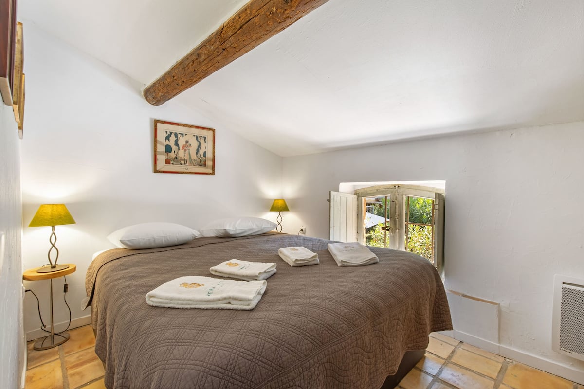 Superior Apartment, 2 Bedrooms | Premium bedding, blackout drapes, soundproofing, iron/ironing board