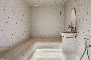 Sauna, hot tub, steam room