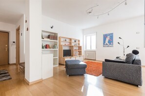 Appartamento, 3 camere da letto | Area soggiorno | TV a schermo piatto