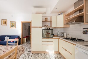Apartment, 2 Schlafzimmer | Eigene Küche | Großer Kühlschrank, Mikrowelle, Ofen, Herdplatte