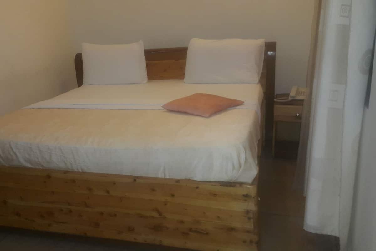 1 bedroom, in-room safe, desk, laptop workspace