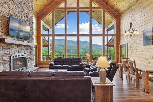 Nauti uskomattomista vuoristomaisemista omasta luksushytistäsi